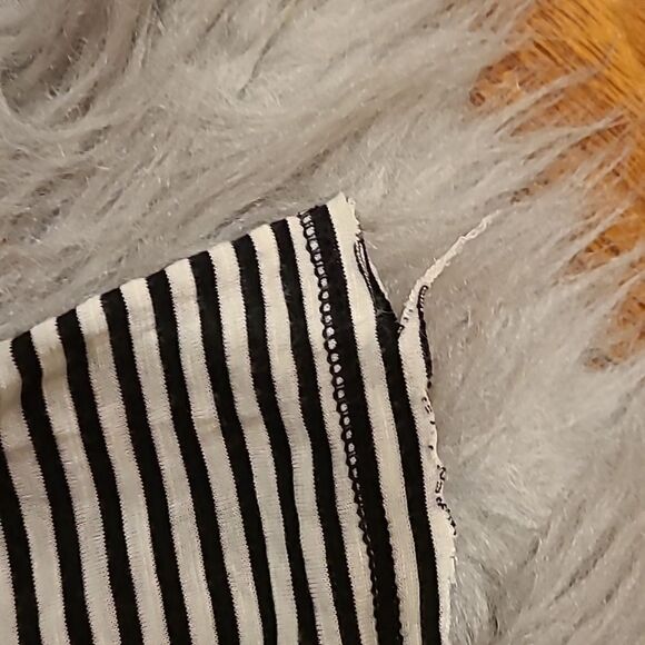 Billabong white and black stripped oversized tshirt with drapped back size small - Picture 5 of 8